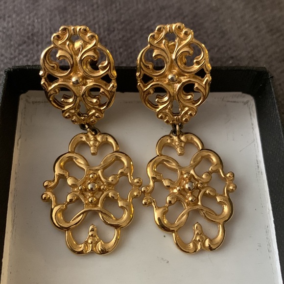 Gold Dangles - Picture 2 of 4